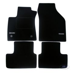 Logo Tapis De Sol Noir Velours Sur Mesure Pour Renault Megane Grand Coupe depuis 2017, Ajustement précis, Base Antidérapante, Renforcée Dans la Zone de la Pédale