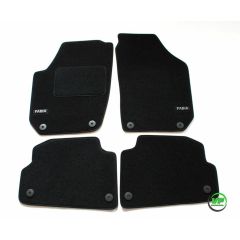 Logo Tapis De Sol Noir Velours Sur Mesure Pour Skoda Fabia 2 2007-2013, Ajustement précis, Base Antidérapante, Renforcée Dans la Zone de la Pédale